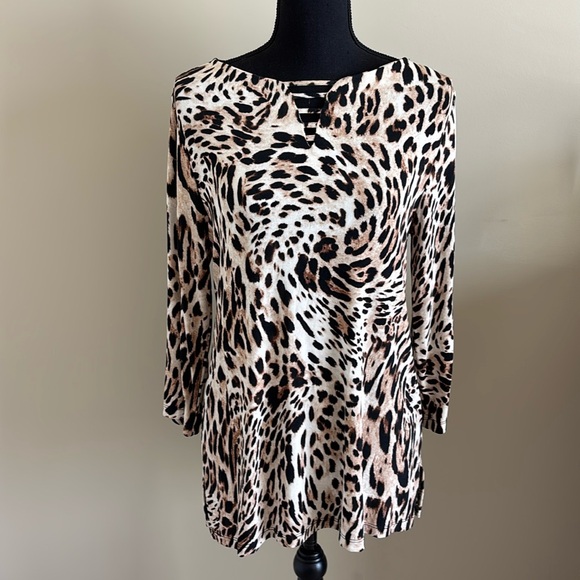 Chico’s Traveler’s Collection 3/4 sleeve animal print tunic. EUC.  Size Medium. - Picture 4 of 14